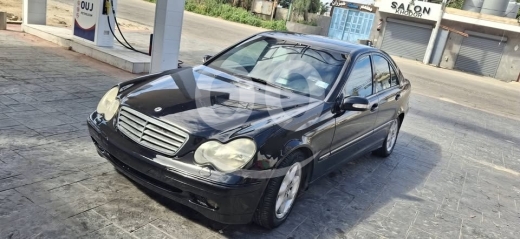 مرسيدس بنز في مدينة بيروت - C 320 mod 2001