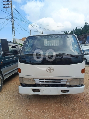 Toyota in Kfar Habou - Toyota Dyna 175 mhayyar benzin enkad sanduk sabet 4 cylinders mawjud bl donniye - good condition
