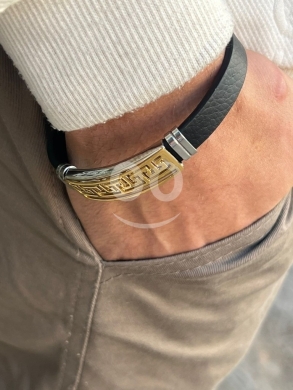 Vêtements, chaussures et accessoires dans Beyrouth - سوار رجالي جلد أسود بنقشة فرزاتشي ذهبية | Men&#039;s Black Leather Bracelet with Gold Versace Pattern