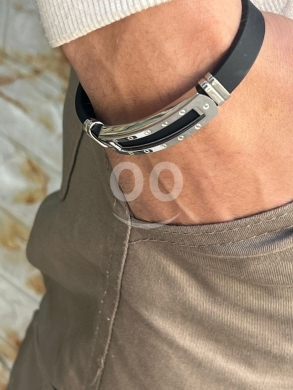 Clothes, Footwear & Accessories in Beirut City - سوار رجالي جلد أسود بتصميم ستانلس ستيل عصري | Men&#039;s Black Leather Bracelet with Modern Steel