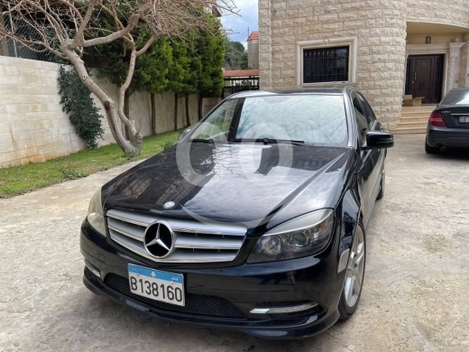 مرسيدس بنز في مدينة بيروت - C300 2011