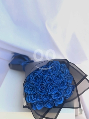 بوكيه ورد ستان أحمر ملكي يدوم للأبد | Royal Red Everlasting Satin Rose Bouquet for All Oc… — 4