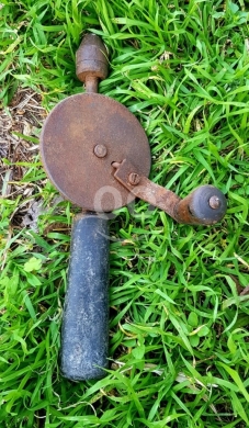 Antiques & Collectibles in Batroun - مقدح يدوي تراثي قديم بحجم صغير لهواة الأنتيك | Small Vintage Hand Drill Antique Tool