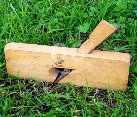 Antiques & Collectibles in Batroun - فارة نجارة خشبية قديمة "TIGRE" صنع تشيكوسلوفاكيا | Vintage Wooden Block Plane "TIGRE"
