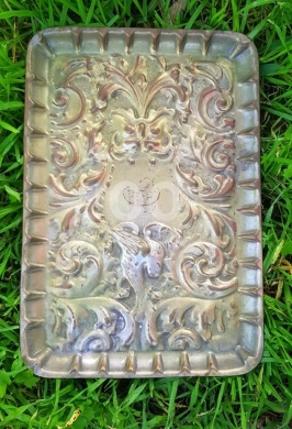 Antiques & Collectibles in Batroun - صينية نحاس قديمة مزخرفة ومختومة حجم صغير | Small Embossed Antique Brass Tray - Signed
