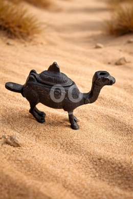 Antiques & Collectibles in Batroun - سراج زيت قديم على شكل جمل من المعدن | Vintage Camel-Shaped Metal Oil Lamp