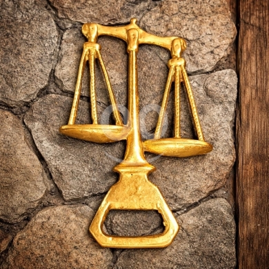 Antiques & Collectibles in Batroun - فتاحة قناني نحاسية "ميزان العدل" بتصميم ملكي | Vintage Brass "Scales of Justice" Bottle Opener