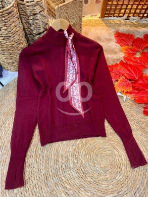 كنزة صوفية ناعمة بياقة عالية مع وشاح أنيق | Soft Turtleneck Knit Top with Elegant Scarf — 3