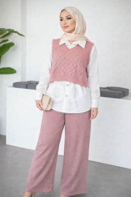 Clothes, Footwear & Accessories in Jeb Jenine - كنزة صوفية ناعمة بياقة متموجة | Soft Scalloped Collar Knit Top