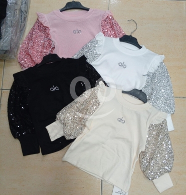Clothes, Footwear & Accessories in Jeb Jenine - طقم بناتي صيفي عصري: كنزة بيضاء مع تنورة جينز | Trendy Girls&#039; Summer Outfit: White Top & Denim Skirt