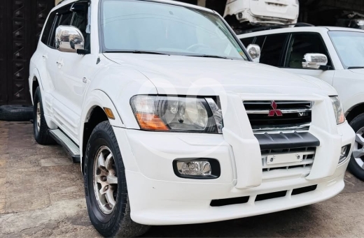 Mitsubishi in Tripoli - montero model 2001