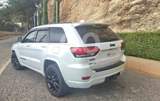 Jeep in Beirut City - جيب جراند شيروكي التيتيود ٢٠١٧ - إصدار أسود | Jeep Grand Cherokee Altitude 2017 - Black Edition