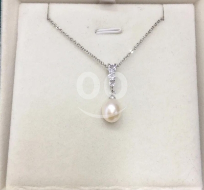 Computers Parts & Software Accessories in Sebline - عقد لؤلؤ طبيعي راقٍ بتصميم كلاسيكي | Elegant Natural Pearl Necklace