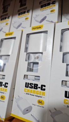 Mobile accessories in Sebline - شاحن Hotriple B4L السريع والآمن لأجهزة الآيفون | Hotriple B4L 20W Fast Charger for iPhone