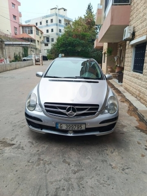 Mercedes-Benz dans Beyrouth - Mercedes R350 model 2007