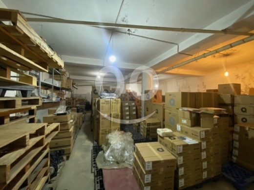 Commercials for sale in Achrafieh - Warehouse/depot for sale in Achrafieh