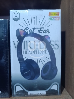 Mobile accessories in Haysseh - سماعة رأس لاسلكية RGB ملونة | P47M Wireless Cat Ear Headphones with RGB LED Lights