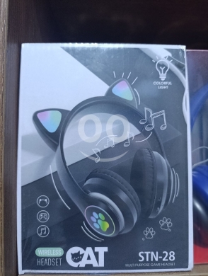 Mobile accessories in Haysseh - سماعة رأس لاسلكية CAT STN-28 بإضاءة ملونة | CAT STN-28 Wireless LED Cat Ear Gaming Headset