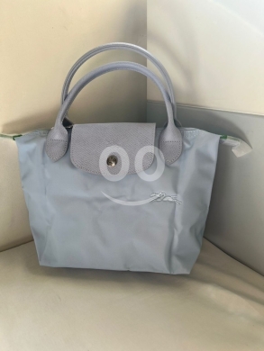 Vêtements, chaussures et accessoires dans Abou Samra - حقيبة "Longchamp" عصرية بلون رمادي فاتح مميز | Stylish Light Grey Longchamp Handbag