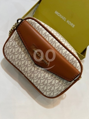 الملابس، الأحذية والزينة في أبو سمرا - حقيبة "Michael Kors" بنقشة المونوغرام الفاخرة | Michael Kors Monogram Crossbody Bag