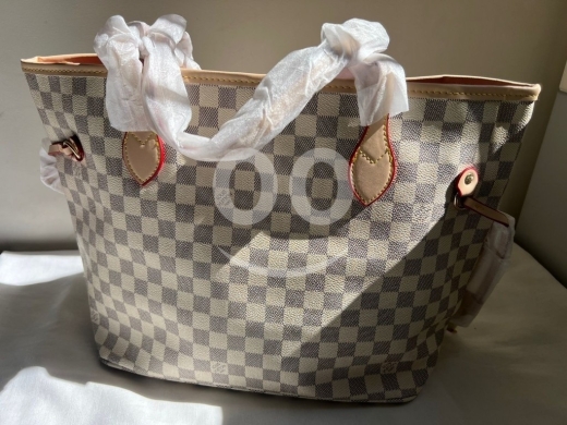 Clothes, Footwear & Accessories in Abou Samra - حقيبة "LV Neverfull" بنقشة الداميه أزور الراقية | LV Neverfull Damier Azur Tote Bag