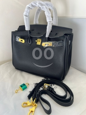 الملابس، الأحذية والزينة في أبو سمرا - حقيبة "Herm&egrave;s Birkin" جلد أسود فاخرة مع حزام إضافي | Luxury Black Herm&egrave;s Birkin Leather Handbag