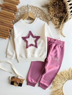 Baby & Kids Stuff in Nadim al Jesser - طقم GAP بناتي قطعتين بتصميم النجمة واللون الزهري | Girls GAP Star Design 2-Piece Jogger Set