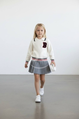 Produits pour bébés et enfants dans Nadim EL Jisr - طقم تريكو بناتي شيك بكنزة صوف وتنورة بكسرات | Girls 2-Piece Knit Tricot Sweater & Pleated Skirt Set