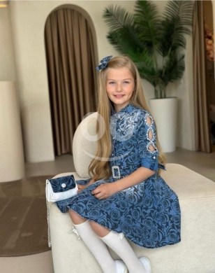Baby & Kids Stuff in Nadim al Jesser - فستان جينز بناتي مطرز مع حقيبة يد وأقراط لؤلؤ | Girls Embroidered Denim Dress with Matching Bag