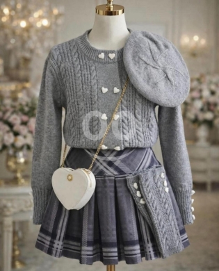 Produits pour bébés et enfants dans Nadim EL Jisr - طقم بناتي شتوي فاخر 5 قطع كنزة تريكو وتنورة مع كامل ملحقاتها | Girls&#039; 5-Piece Luxury Winter Knit Set