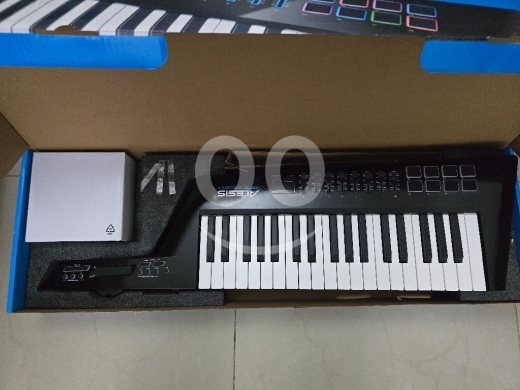 Alesis Vortex Wireless 2 - MIDI Keytar Controller | كيتار أليسيس فورتكس 2 لاسلكي — 2