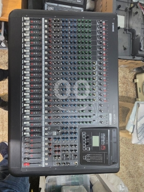 Audio & Stereo in Sad el-Baouchrieh - ميكسر ياماها مستعمل بحالة ممتازة تسجيل وتشغيل MP3 | Yamaha Mixer Used - Recording & MP3 Playback