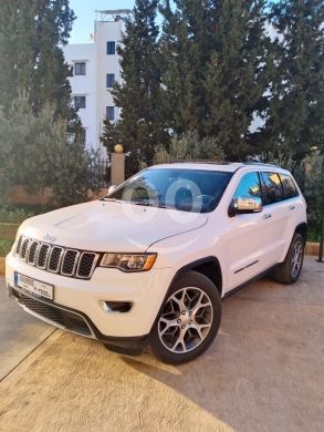 Jeep in Abou Samra - Jeep Grand Cherokee Limited 2019 - Clean Carfax | جيب جراند شيروكي ليميتد 2019