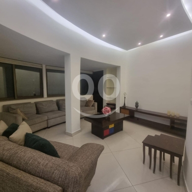 Apartments for sale in Hamra - شقة لقطة للبيع في بيروت - الحمرا بمساحة واسعة وموقع استراتيجي | Spacious Apartment for Sale in Hamra
