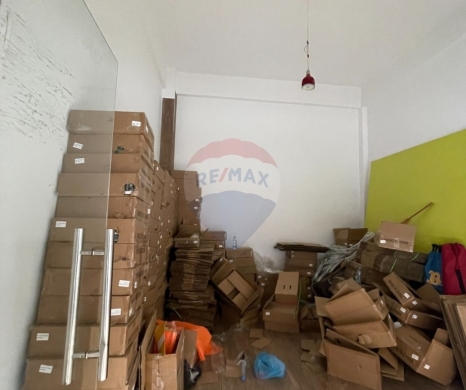 Commercials for sale in Metran - R9-3313 2 Shops for Sale in Metran Street Tripoli - Each 17 m²محلّين للبيع في شارع المطران طرابلس - كل واحد 17 متر مربع