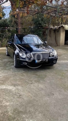 Mercedes-Benz dans Tripoli - مرسيدس E200 2008