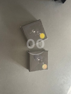 Mobile accessories in Beirut City - سماعات أيربودز لون أسود إصدار خاص جودة ممتازة | AirPods Black Edition Premium Quality Copy