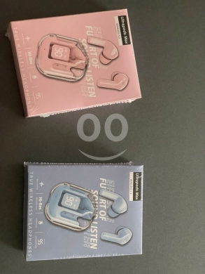 Mobile accessories dans Beyrouth - سماعات Ultrapods Max لاسلكية بتصميم عصري وشاشة LED | Ultrapods Max Wireless Bluetooth Earbuds