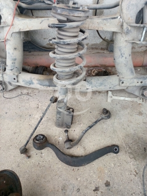 Vehicles accessories dans Ghazir - ميكانيك شمال كامل (دوزان) BMW X5 E53 | BMW X5 E53 Front Left Suspension & Mechanical Parts