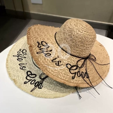الملابس، الأحذية والزينة في Loussiya - طاقية نسائية أنيقة صناعة صينية نخب أول | Stylish Women&#039;s Fashion Hat - High Quality