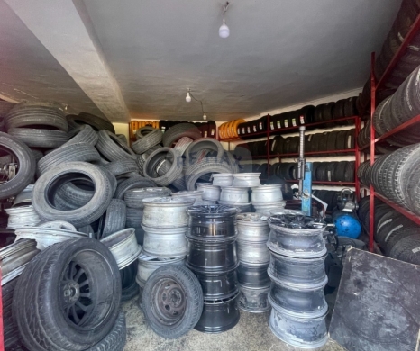 عقارات تجارية للبيع في ضهر العين - R9-3341 Two Connected Shops for Sale in Dahr Al Ain Koura محلّين متصلين للبيع في ضهر العين الكورة