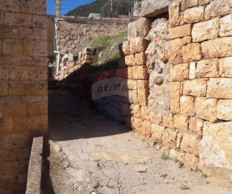 Commercials for sale in Zgharta - R9-3344 Old Sandstone House for Sale in Zgharta بيت حجري رملي قديم للبيع في زغرتا