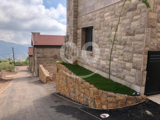Villas for sale in Hrajel - فيلا فاخرة للبيع في حراجل مع حديقة وجاكوزي بـ 275,000$ | Luxury Villa for Sale in Hrajel - 120sqm