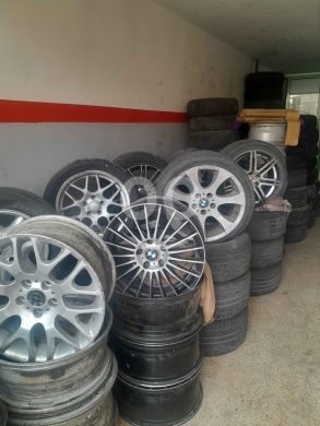 Vehicles accessories in Falougha - اطارات مستعملة