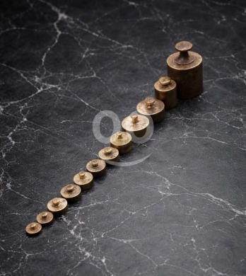 Antiques & Collectibles في البترون - طقم أوزان ميزان نحاسية أثرية نادرة عدد 13 | Rare 13-Piece Antique Brass Scale Weights Set