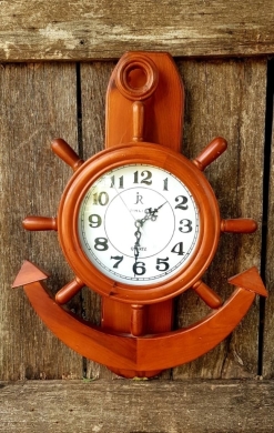 Antiques & Collectibles في البترون - ساعة حائط خشبية بتصميم مرساة ومقود سفينة | Nautical Anchor & Helm Wooden Wall Clock