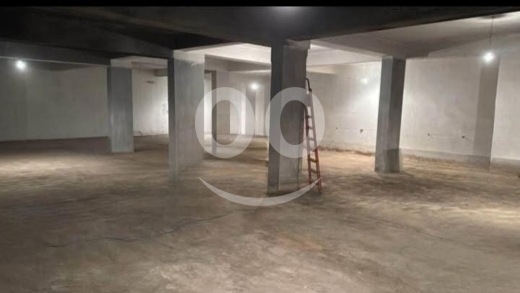 Commercials for rent dans Furn Al Chebak - مستودع ٥٨٠م² للإيجار في فرن الشباك - شارع عام | 580sqm Warehouse for Rent in Furn El Chebbak