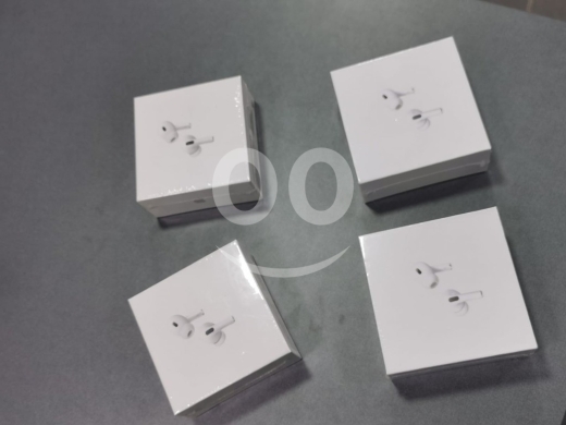 Mobile accessories in Beirut City - سماعة إيربودز برو 2 نسخة طبق الأصل جودة عالية | AirPods Pro 2 High Quality Earbuds