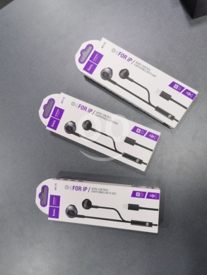 Mobile accessories in Beirut City - سماعة هوكو سلكية للايفون جودة عالية مع ميكروفون | Hoco M115 Wired Earphones for iPhone with Mic
