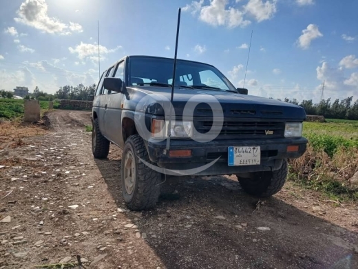 Nissan dans Berj Hammoud - نيسان باسفندر ١٩٩٤
